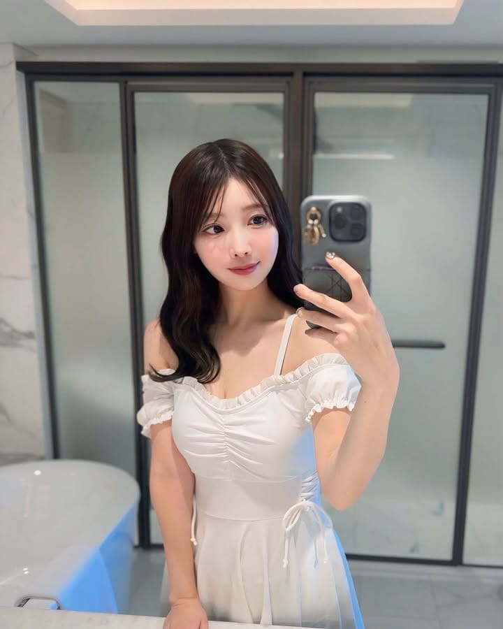 Post 5 by Aurora on TikTok (video)