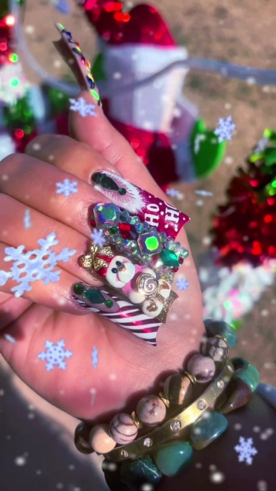 Post 3 by GlitterQueenNails on TikTok (video)