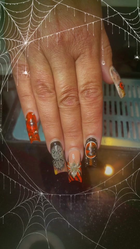 Post 10 by GlitterQueenNails on TikTok (video)