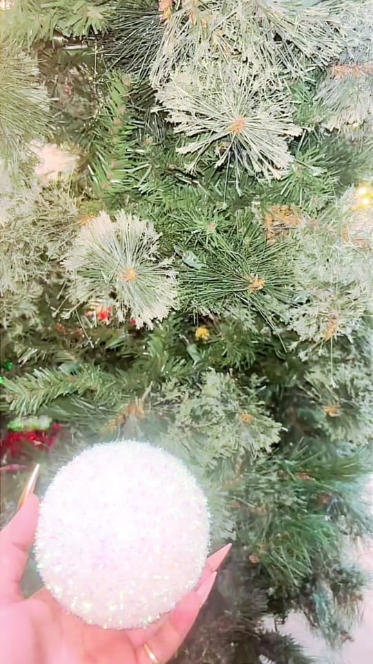 Post 2 by GlitterQueenNails on TikTok (video)