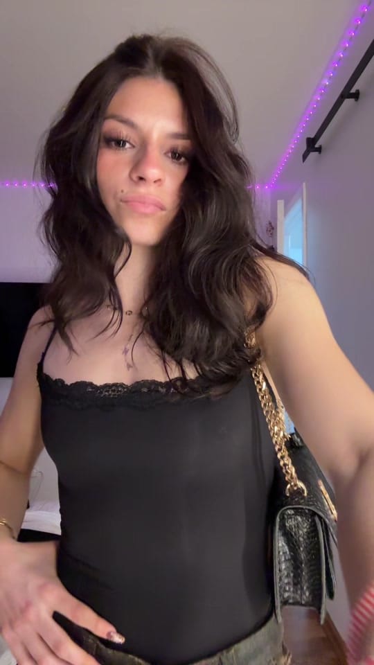 Post 4 by Angelina on TikTok (video)