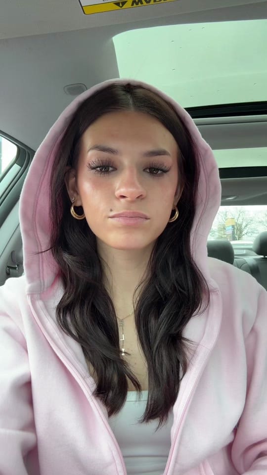 Post 6 by Angelina on TikTok (video)