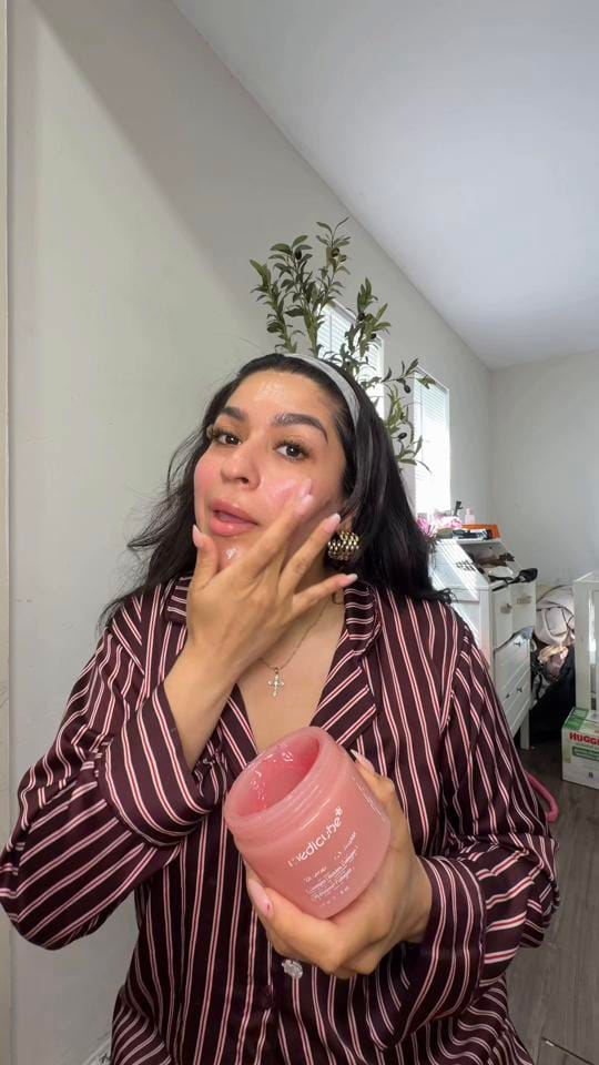 Post 2 by EvelynJuarezofficial on TikTok (video)