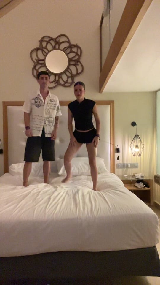 Post 1 by Adritotv on TikTok (video)