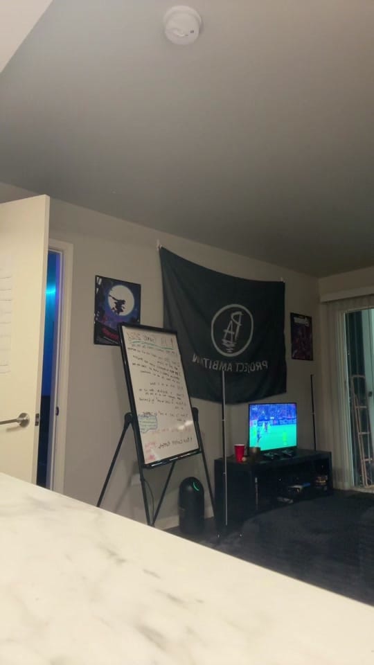 Post 8 by Adritotv on TikTok (video)