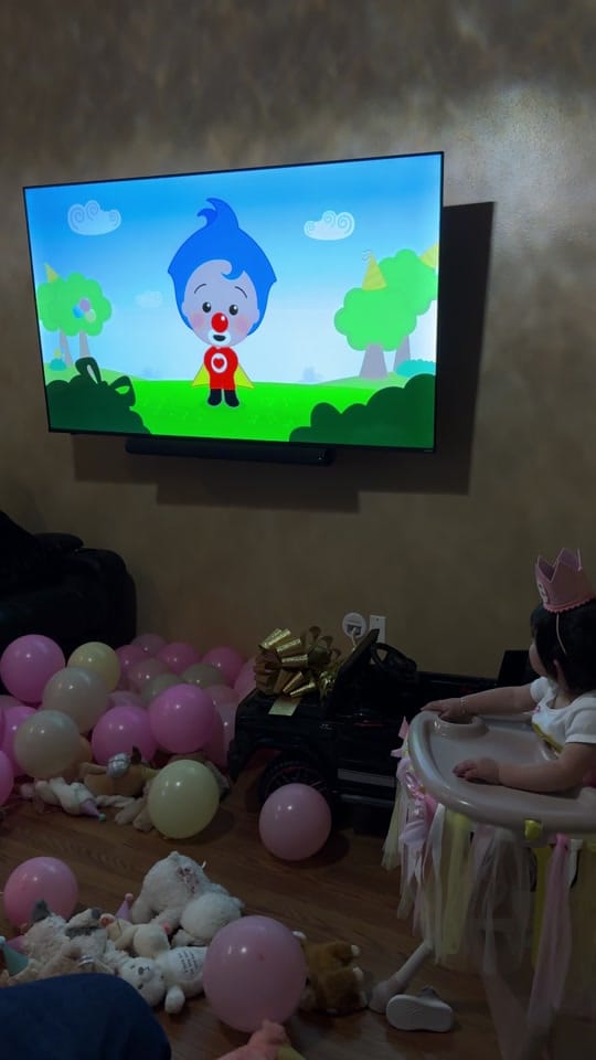 Post 8 by Ale Reina | Mami primeriza🎀✨ on TikTok (video)