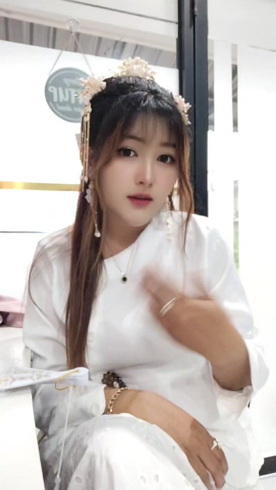 Post 3 by Ambu UNiee on TikTok (video)