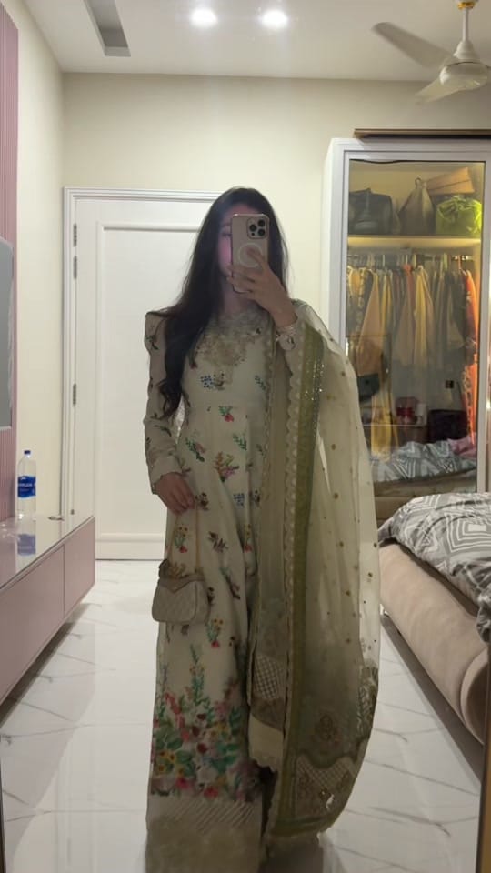 Post 6 by romesa on TikTok (video)