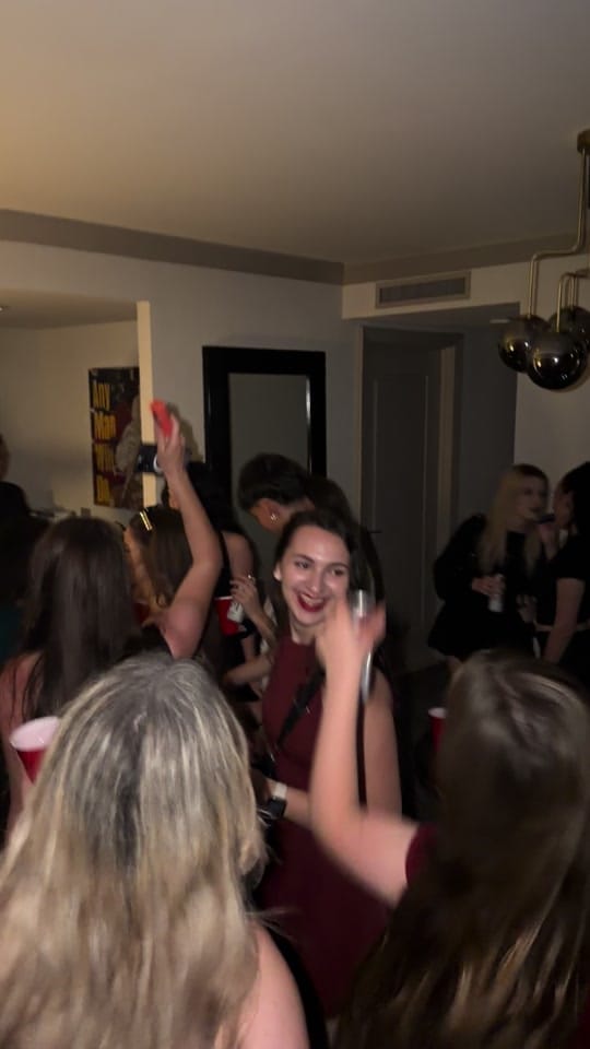 Post 9 by Laur Serban on TikTok (video)