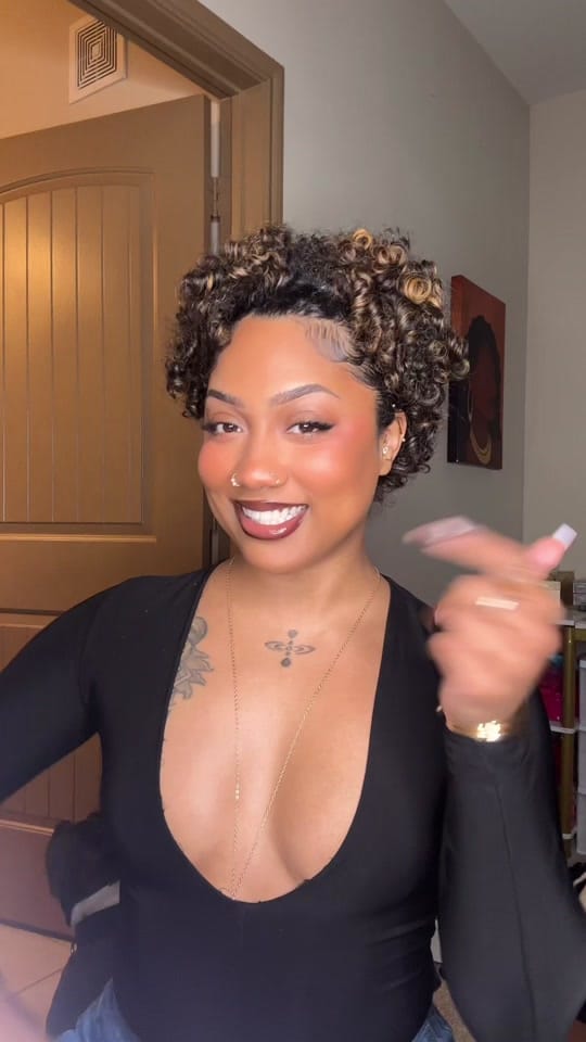 Post 3 by curlybeviie on TikTok (video)