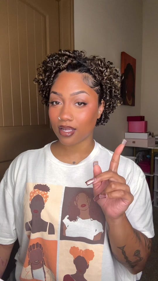 Post 7 by curlybeviie on TikTok (video)