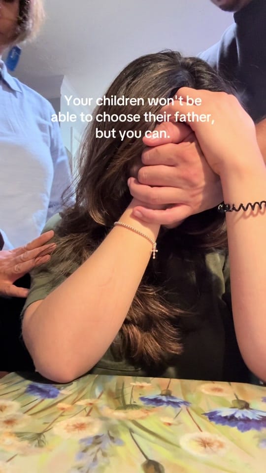 Post 5 by Vale on TikTok (video)