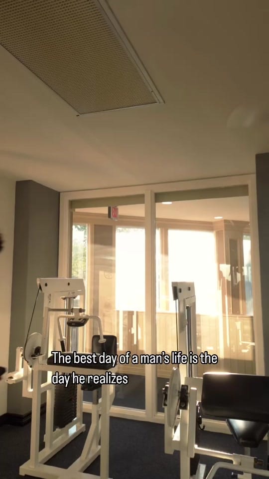 Post 6 by Eli on TikTok (video)