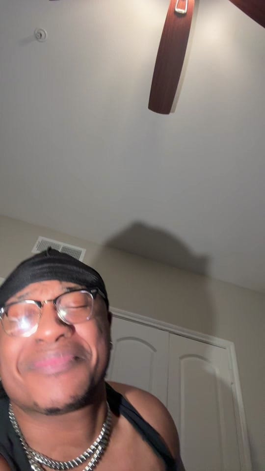 Post 2 by Eli on TikTok (video)