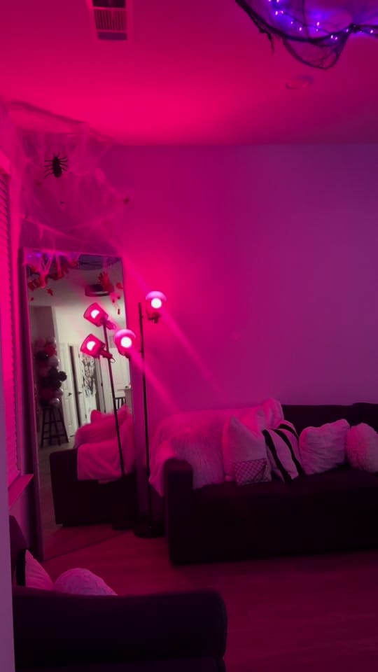 Post 1 by Blingedbyjay on TikTok (video)