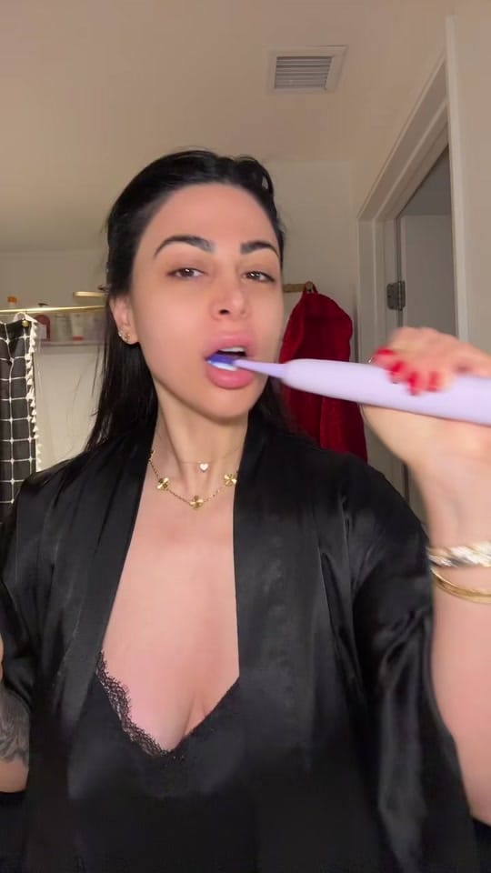 Post 4 by Nona R. on TikTok (video)