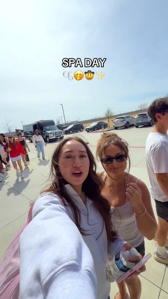 Post 10 by Valeria Stephanie on TikTok (video)