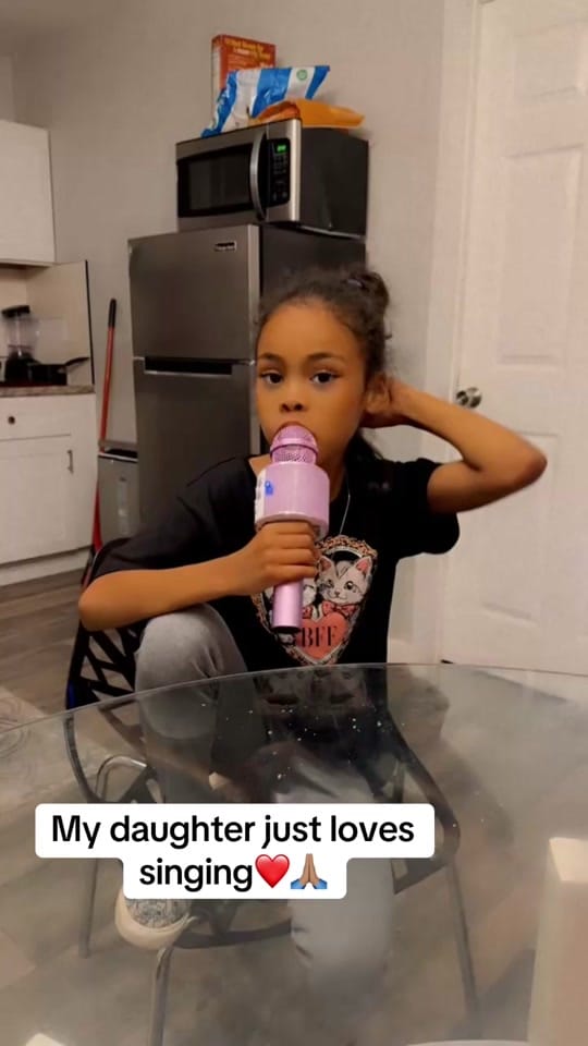 Post 6 by Clarissa Gold on TikTok (video)