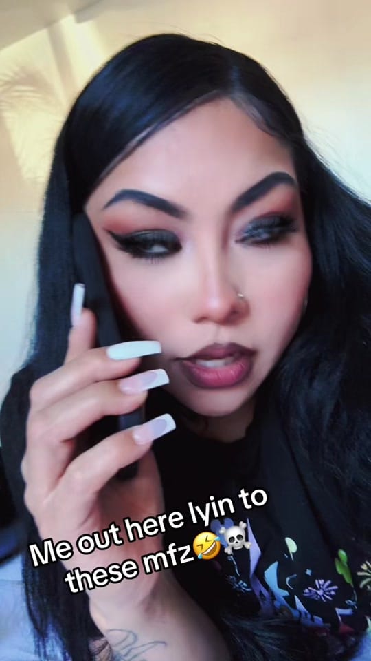Post 3 by Clarissa Gold on TikTok (video)