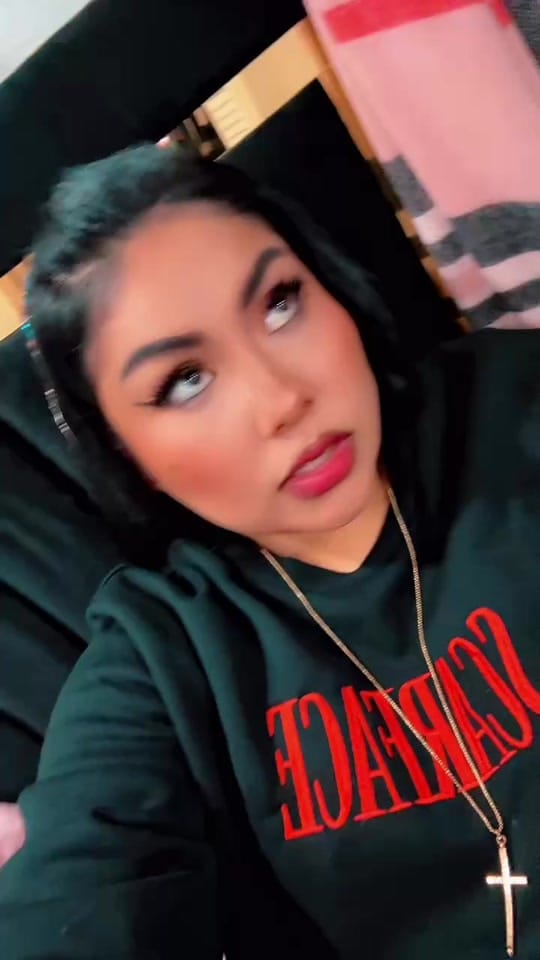 Post 4 by Clarissa Gold on TikTok (video)
