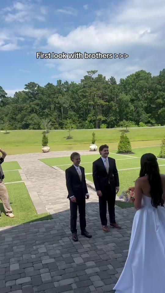 Post 9 by Elise NE & TRAVEL PHOTOGRAPHER on TikTok (video)