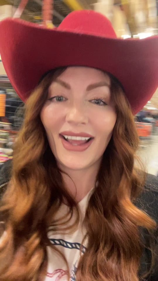 Post 2 by Ashley Louise Jackson on TikTok (video)