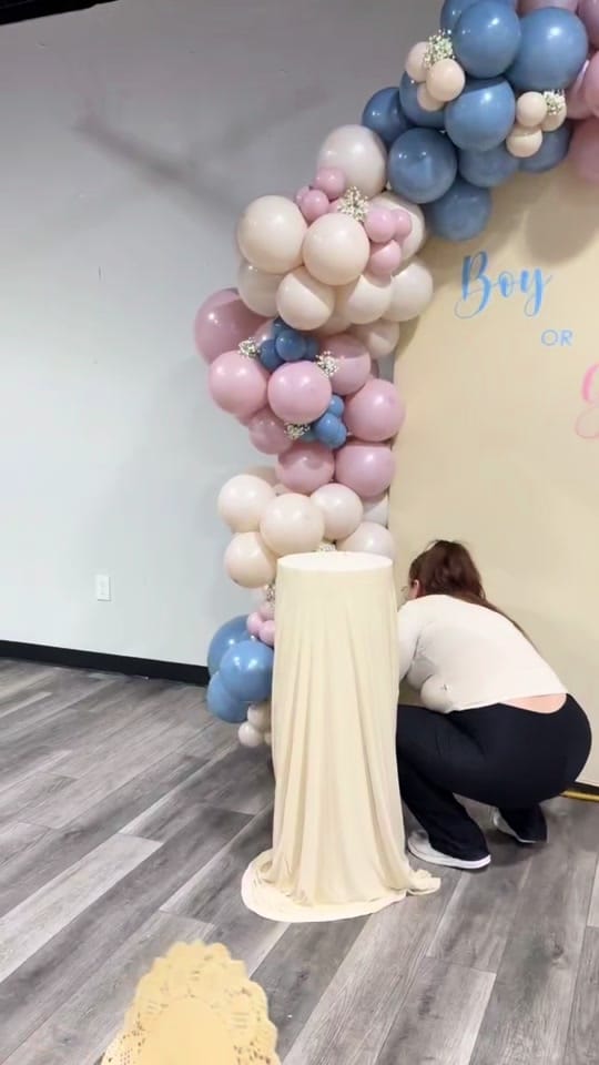 Post 2 by Lorely Ortega /HMUA on TikTok (video)