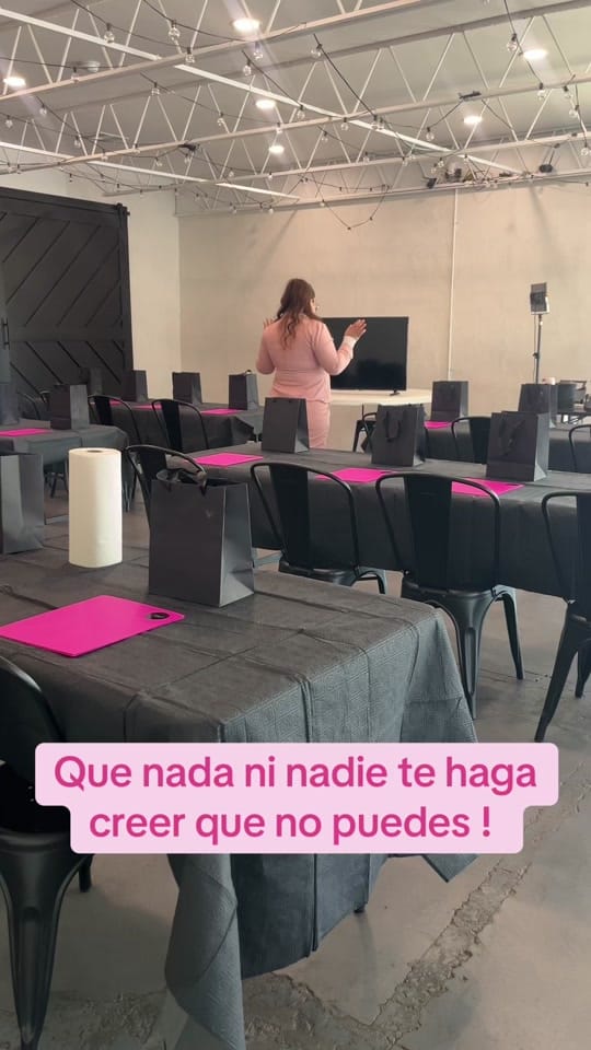 Post 6 by Lorely Ortega /HMUA on TikTok (video)