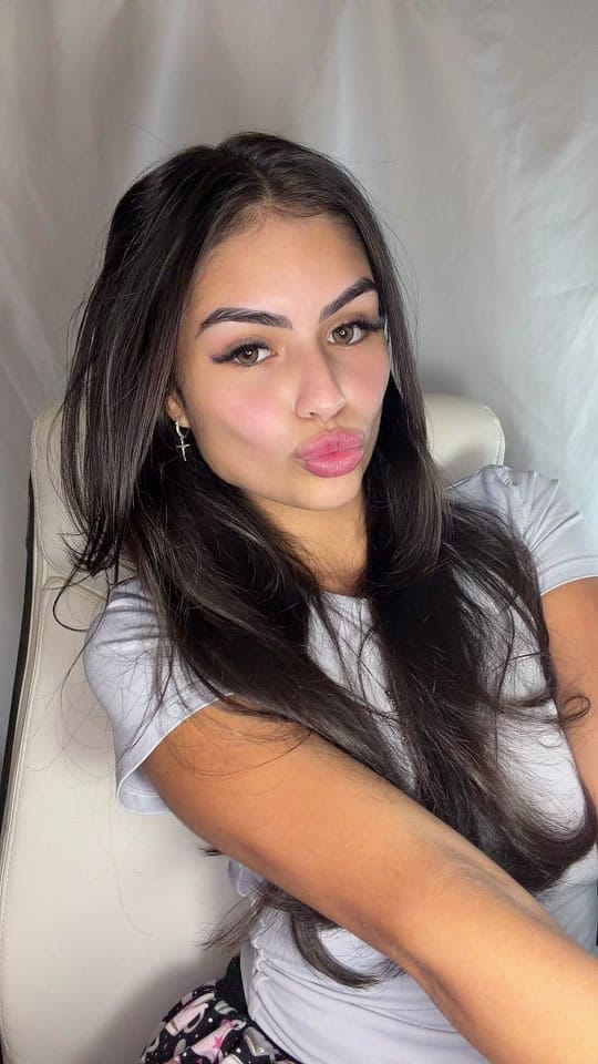 Post 10 by Bella on TikTok (video)