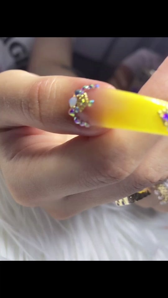 Post 9 by Nails chely 23 on TikTok (video)