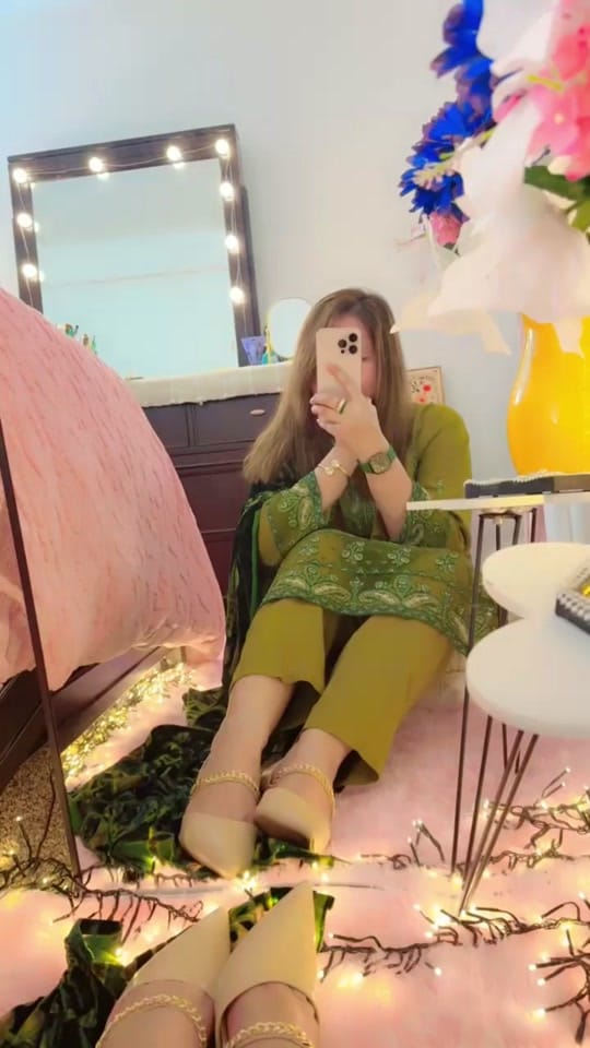 Post 8 by Somi on TikTok (video)