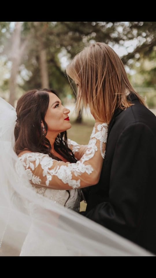 Post 6 by Ellis & Iris Photography on TikTok (video)