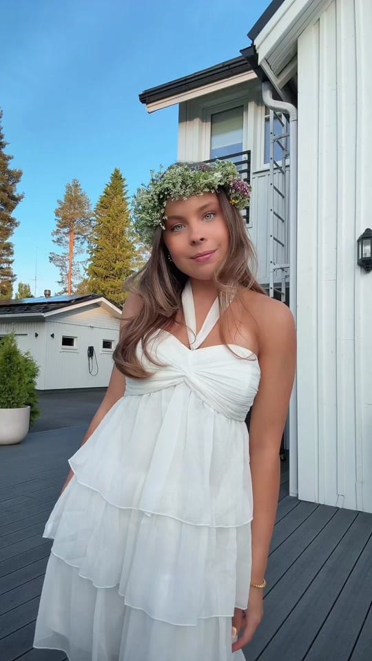 Post 2 by Anni Olivia Tukeva on TikTok (video)