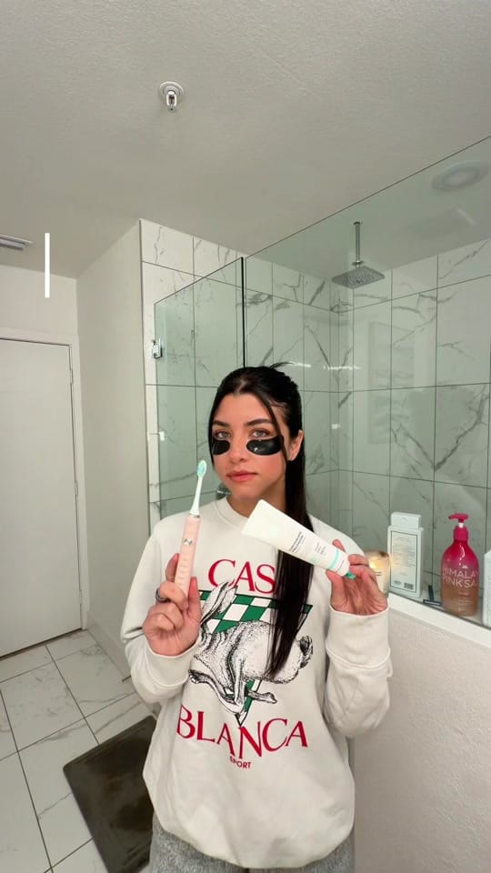 Post 6 by Dani | Dental + Lifestyle🧚‍♀️ on TikTok (video)