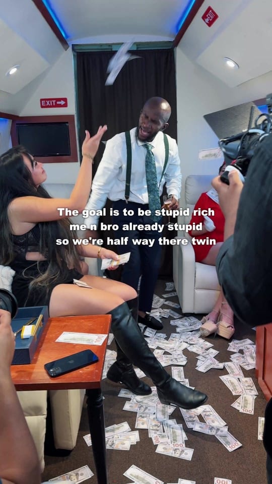 Post 2 by Ariel Acosta on TikTok (video)
