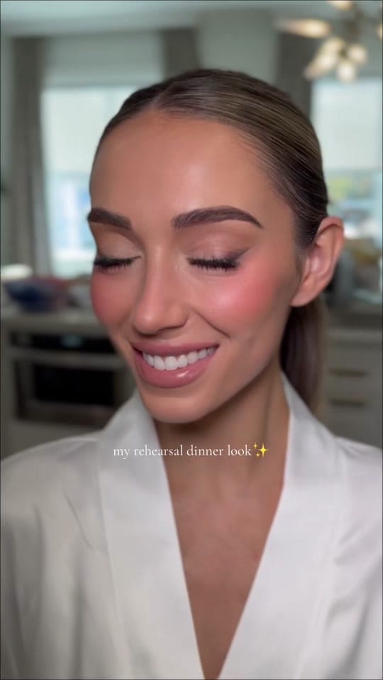 Post 6 by Alexandra Jacobs on TikTok (video)