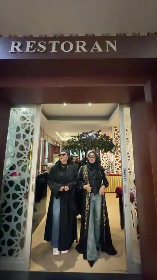 Post 4 by Mia W on TikTok (video)