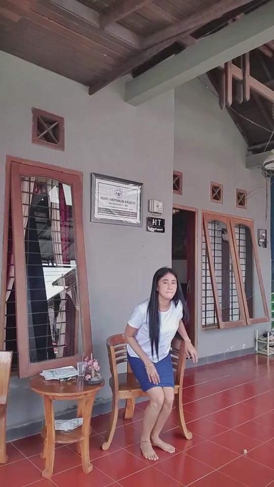 Post 8 by Mia W on TikTok (video)