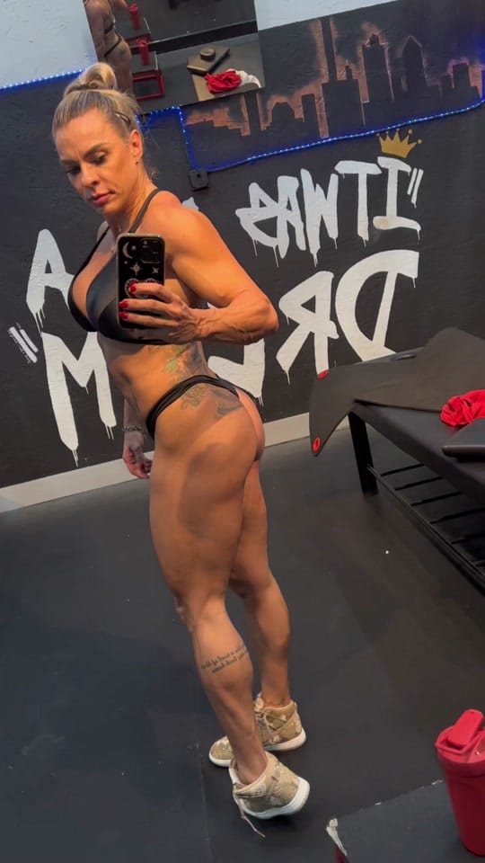 Post 8 by Caroline Zawadzki on TikTok (video)