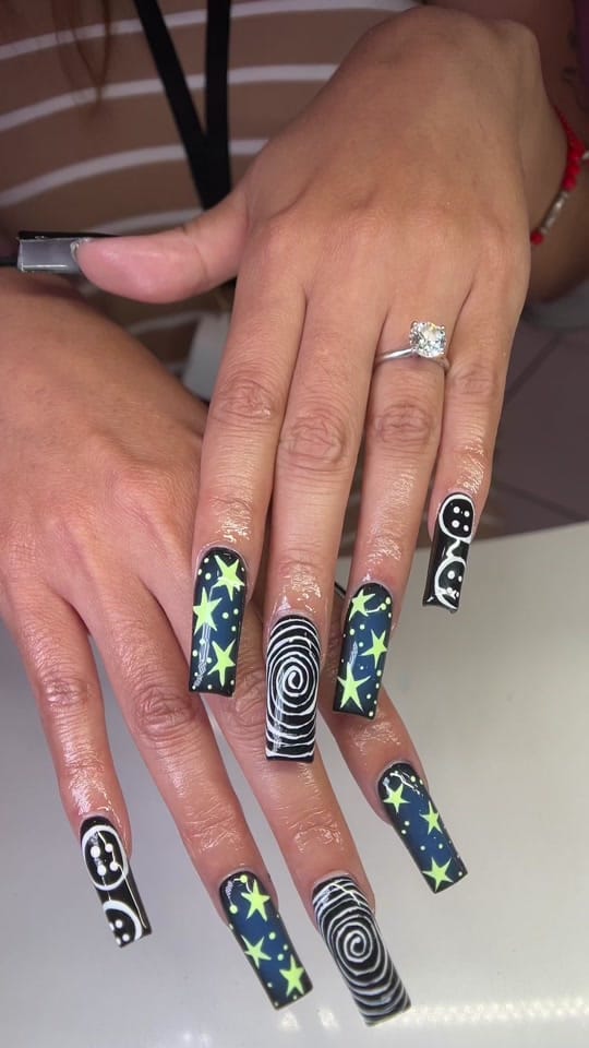 Post 5 by Nailsbyjailin on TikTok (video)