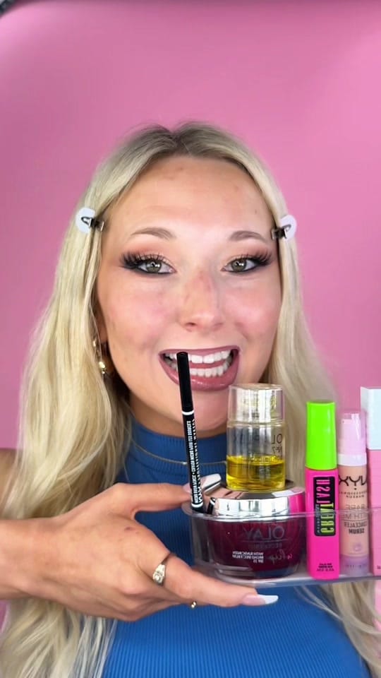 Post 8 by 21makeupaddictions on TikTok (video)
