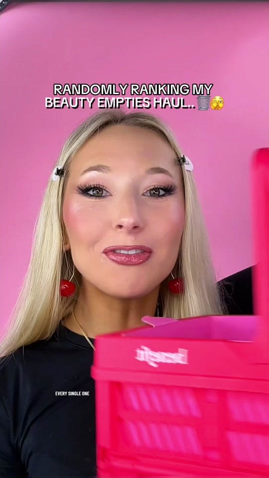 Post 5 by 21makeupaddictions on TikTok (video)