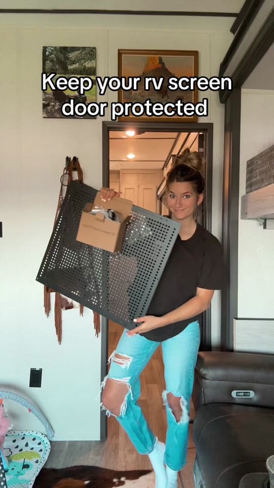 Post 10 by Ester / blue collar wife / 23 on TikTok (video)