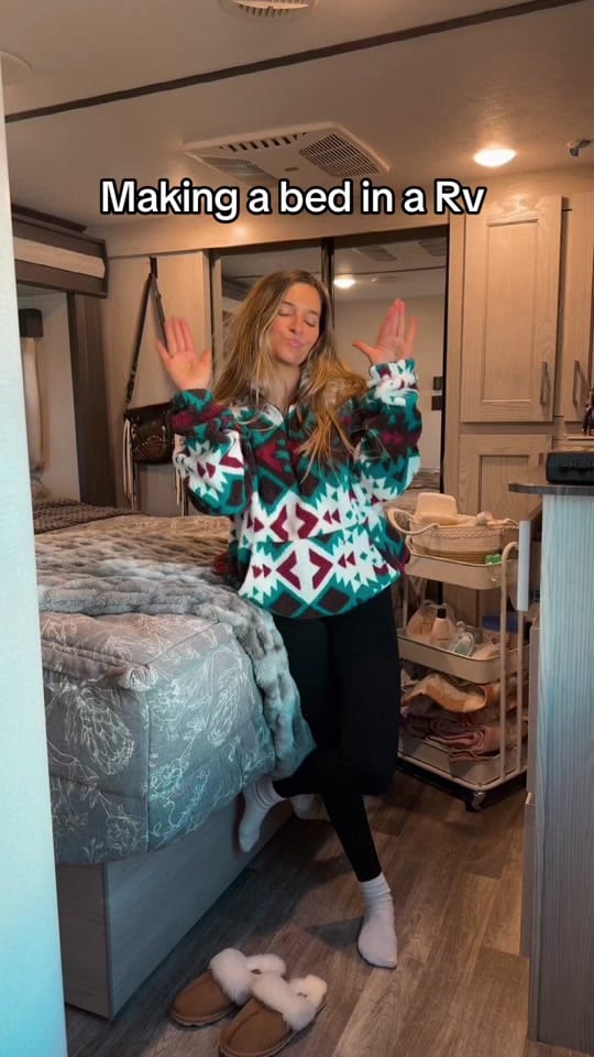 Post 6 by Ester / blue collar wife / 23 on TikTok (video)