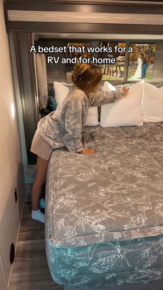 Post 8 by Ester / blue collar wife / 23 on TikTok (video)