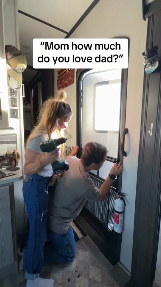Post 1 by Ester / blue collar wife / 23 on TikTok (video)
