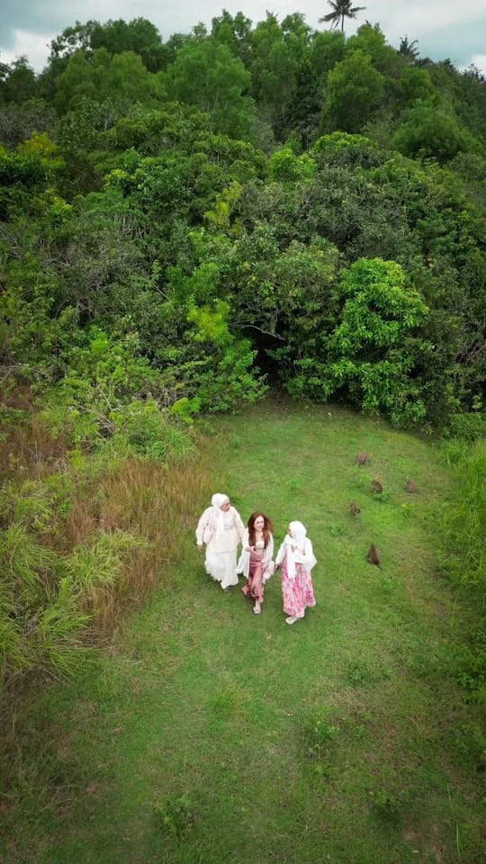 Post 8 by travelingnusapenida on TikTok (video)