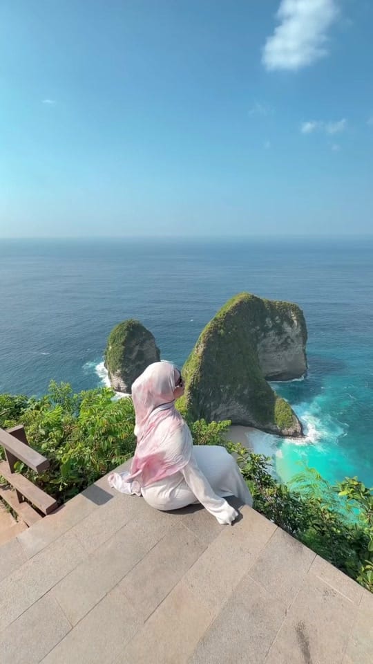Post 2 by travelingnusapenida on TikTok (video)