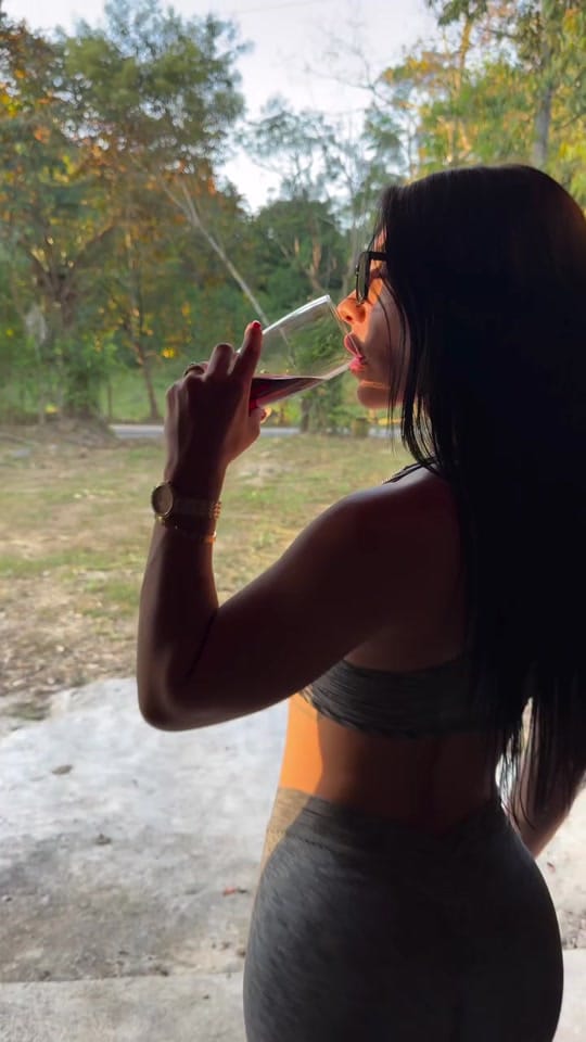 Post 9 by Laura Van PROFE5ORA on TikTok (video)