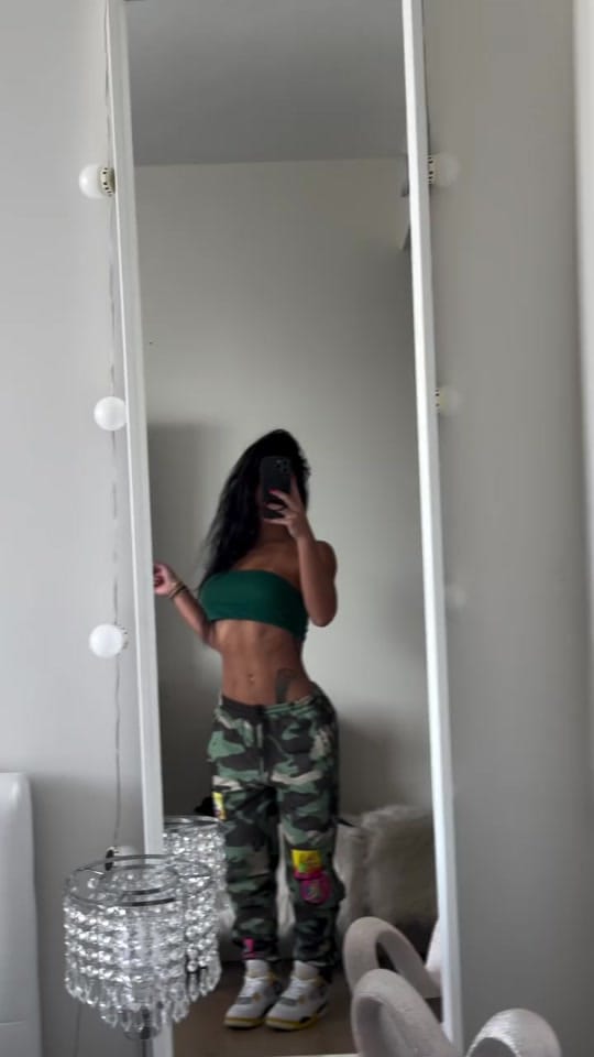 Post 2 by Laura Van PROFE5ORA on TikTok (video)